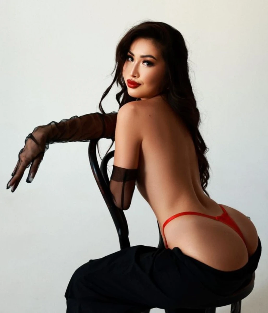 Adelina escort in Monaco
